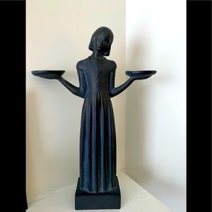 Savannahs bird girl statue